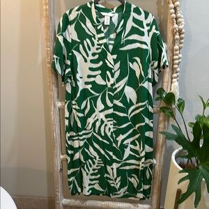 NWOT H&M Green and White Leaf Print Dress size xsmall